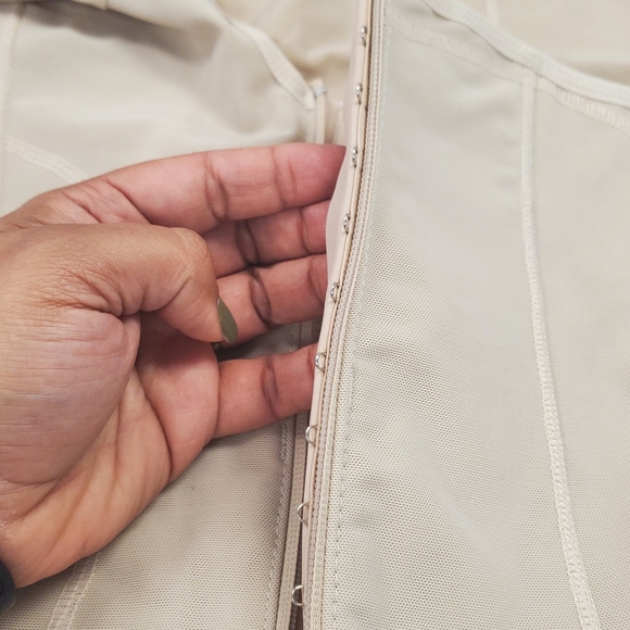 SHAPEWEAR BODYSUIT WITH 3/4-LENGTH SLEEVES - CALF - Picture 5 of 7